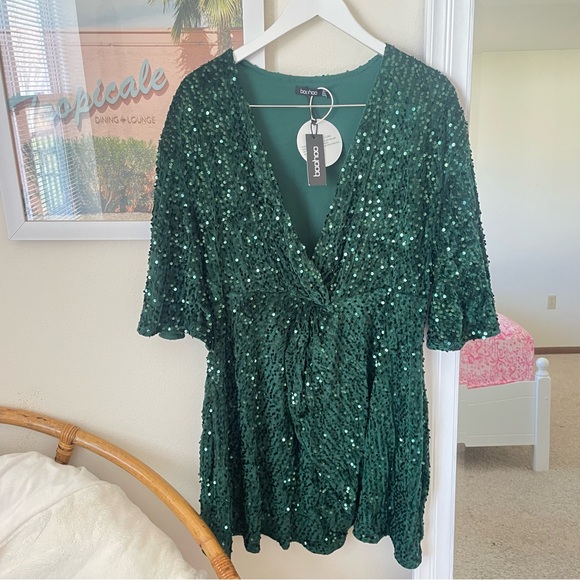 Boohoo Plus Sequin Twist Front Dress - Picture 4 of 5